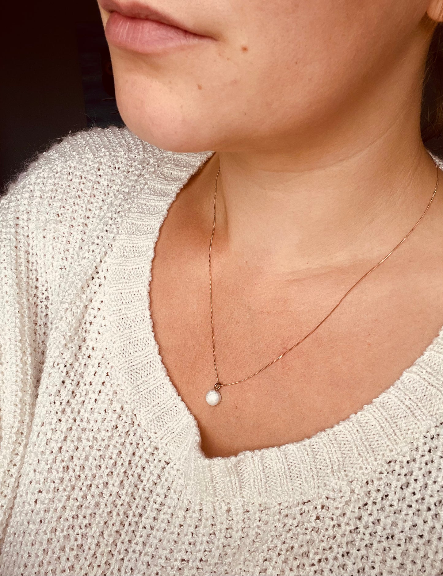 Collier à pendentif en pierre ronde mini halo