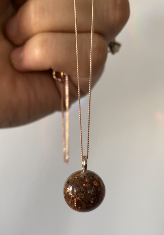 Collier à pendentif en pierre ronde Halo